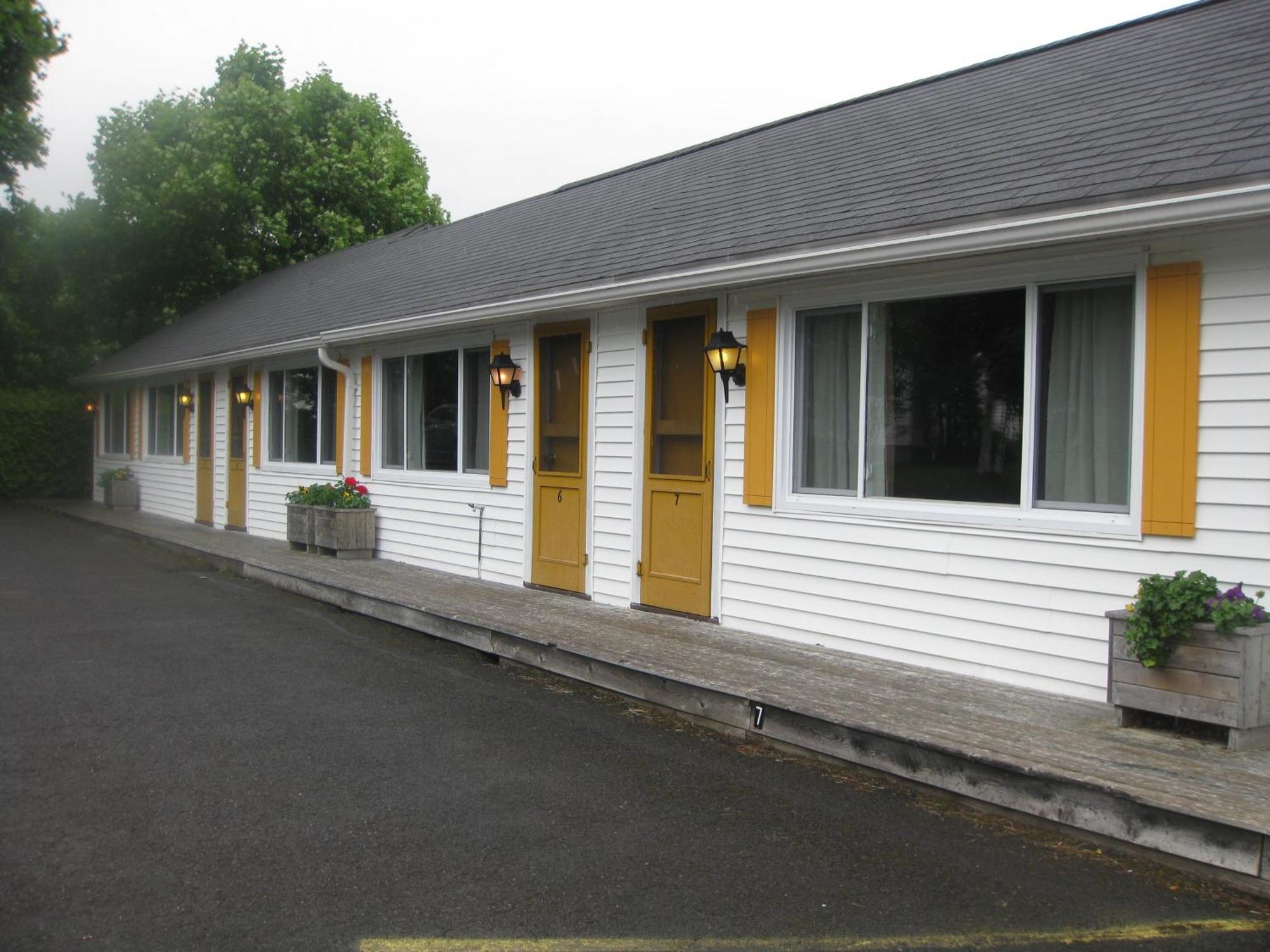 Picket Fence Motel St. Andrews By The Sea 외부 사진